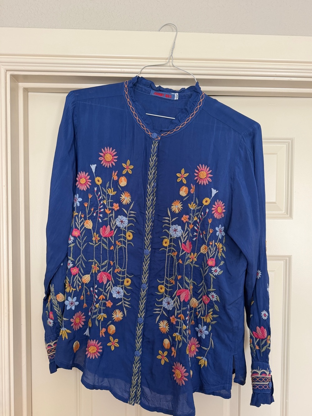 JOHNNY WAS SIZE L IOLANDA EMBROIDERED BLOUSE BUTTON DOWN SURF BLUE